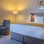 Maldron & Leisure Centre 3*