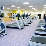 מלון Maldron & Leisure Centre 3*