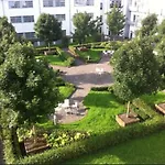 Maldron & Leisure Centre מלון