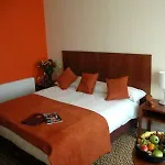 Maldron & Leisure Centre 3*