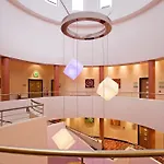 Maldron & Leisure Centre מלון 3*