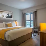 Maldron & Leisure Centre 3*