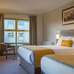 Maldron & Leisure Centre 3*
