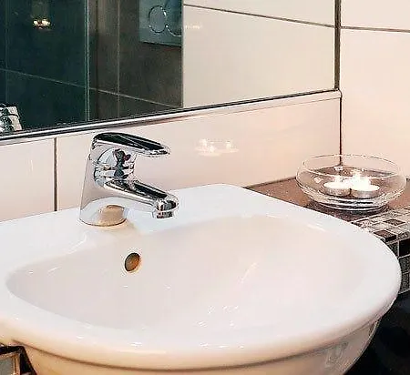 Maldron & Leisure Centre Hotel 3*