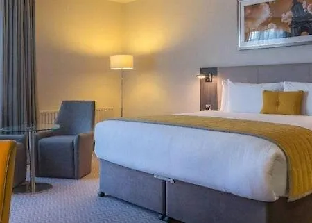 Maldron & Leisure Centre 3*