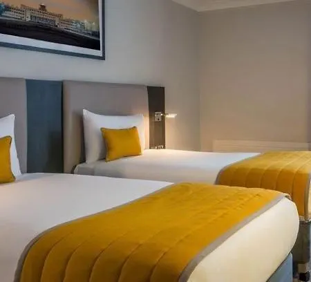 Maldron Hotel&leisure Centre 3*