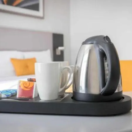 Maldron & Leisure Centre ホテル 3*