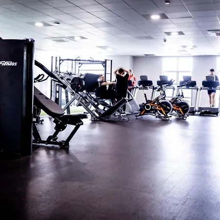 מלון Maldron & Leisure Centre