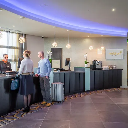 Maldron & Leisure Centre מלון 3*