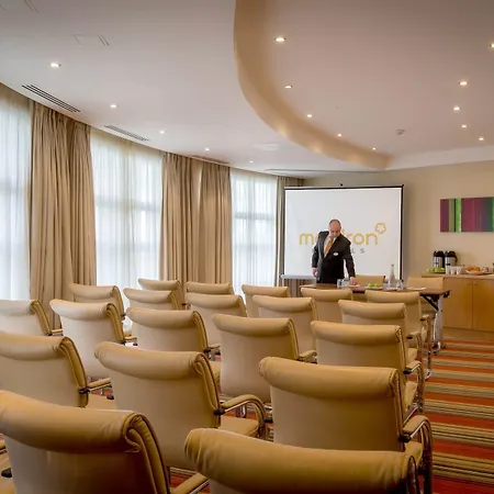 Maldron & Leisure Centre 3*