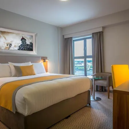 Maldron & Leisure Centre ホテル 3*