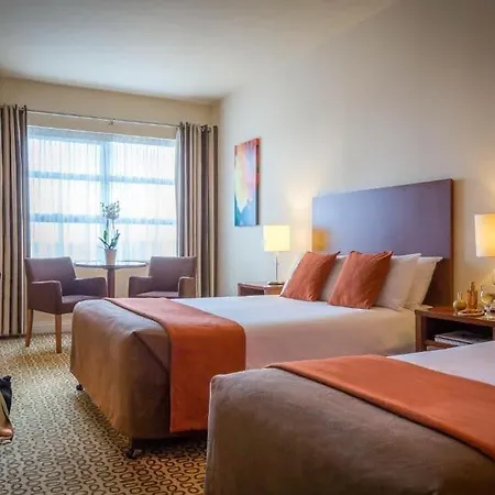 Maldron & Leisure Centre מלון 3*