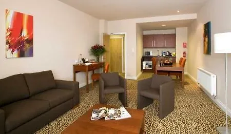 Maldron & Leisure Centre 3*