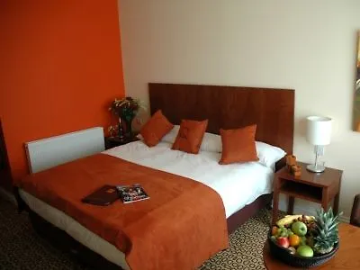 Maldron & Leisure Centre 3*