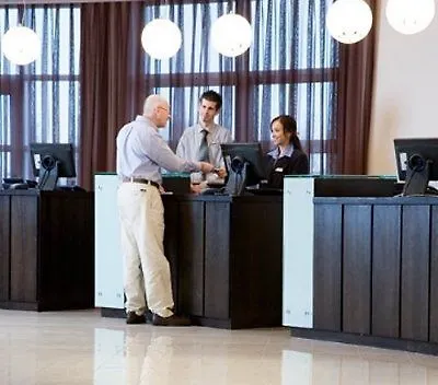 Hotel Maldron Hotel&leisure Centre 3*