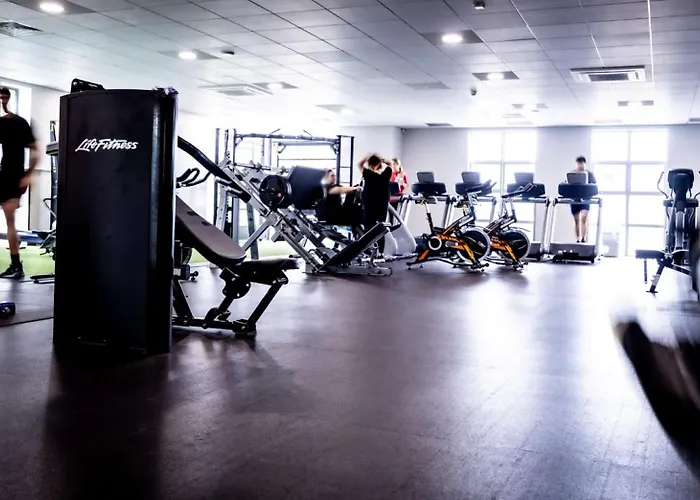 호텔 Maldron & Leisure Centre