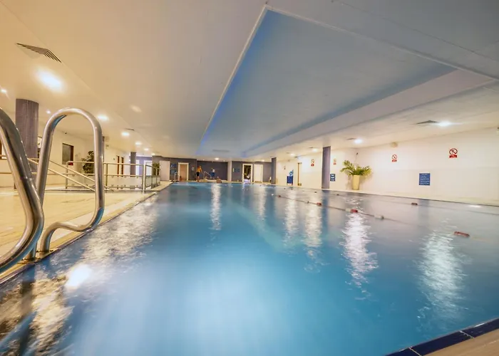 Maldron & Leisure Centre 호텔 3*