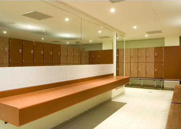 Maldron & Leisure Centre 3*