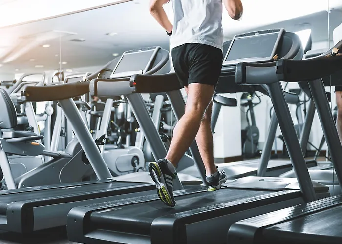 Maldron & Leisure Centre Hotell 3*