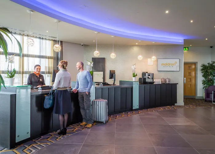 Maldron & Leisure Centre Hotell 3*