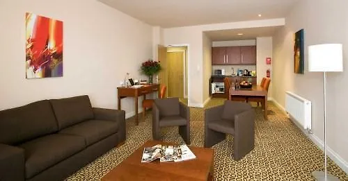 Maldron & Leisure Centre 3*