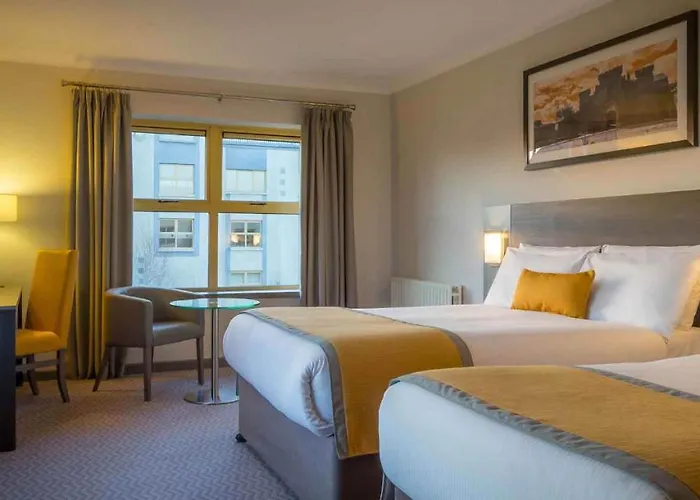 Maldron & Leisure Centre 3*